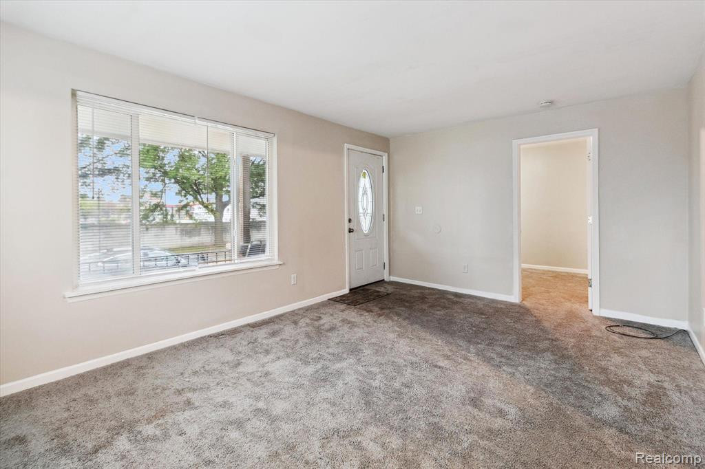 7591 PAIGE Avenue, Warren, MI 48091 — Photo 6