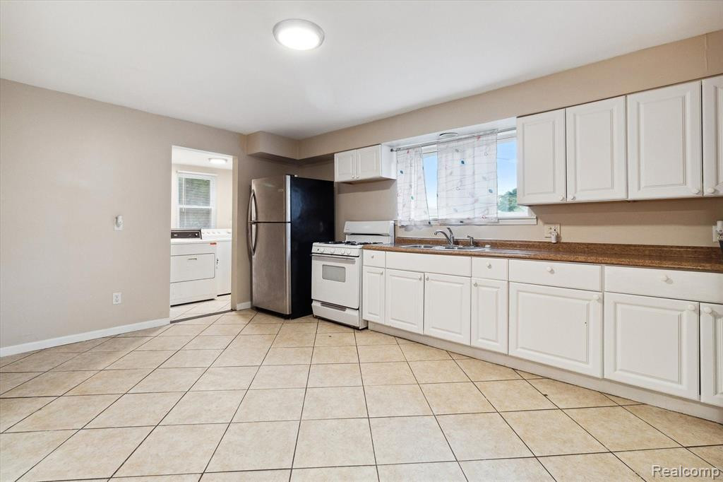 7591 PAIGE Avenue, Warren, MI 48091 — Photo 8
