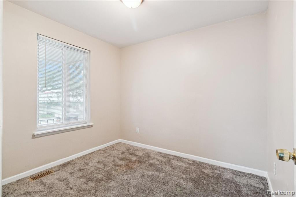 7591 PAIGE Avenue, Warren, MI 48091 — Photo 12