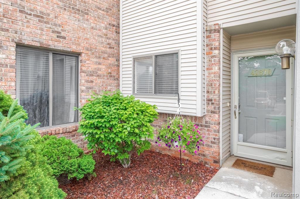 42678 LILLEY POINTE Drive, Canton, MI 48187 — Photo 2