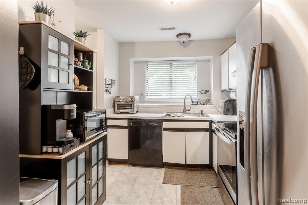 42678 LILLEY POINTE Drive, Canton, MI 48187 — Photo 5