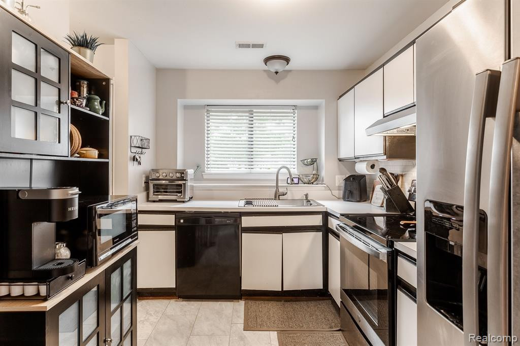 42678 LILLEY POINTE Drive, Canton, MI 48187 — Photo 6