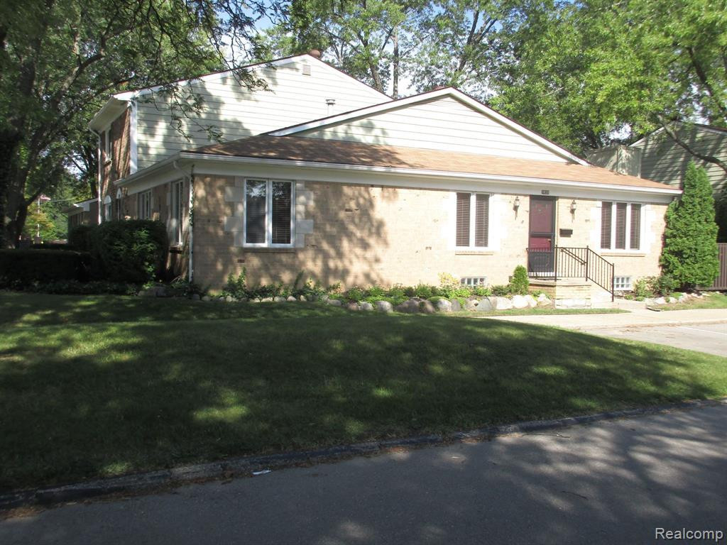 1920 Torquay, 172, Royal Oak, MI 48073 — front exterior
