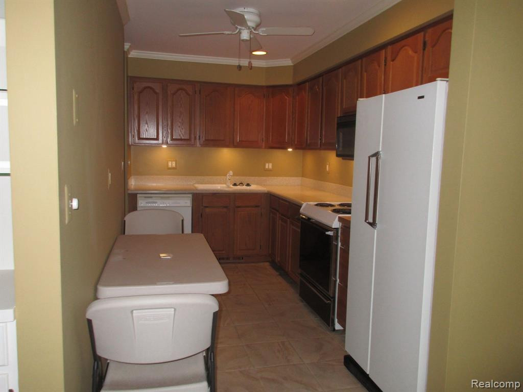 1920 Torquay, 172, Royal Oak, MI 48073 — Photo 12