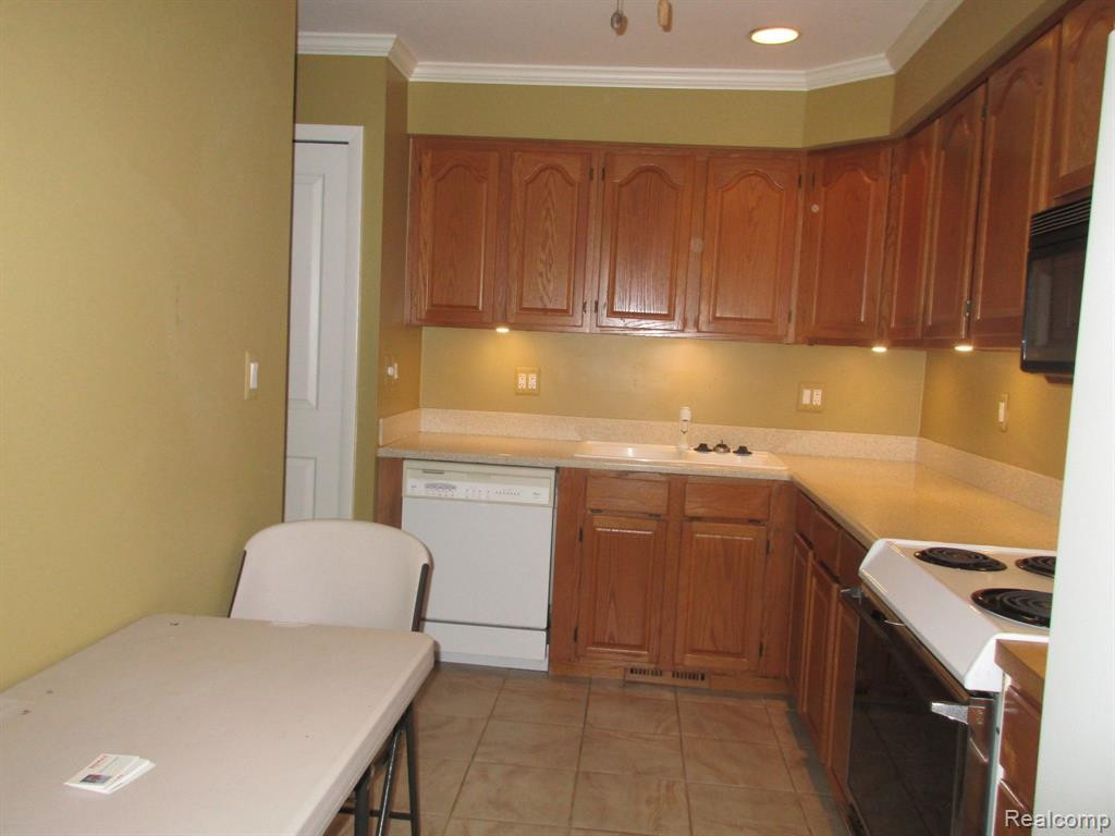 1920 Torquay, 172, Royal Oak, MI 48073 — Photo 14