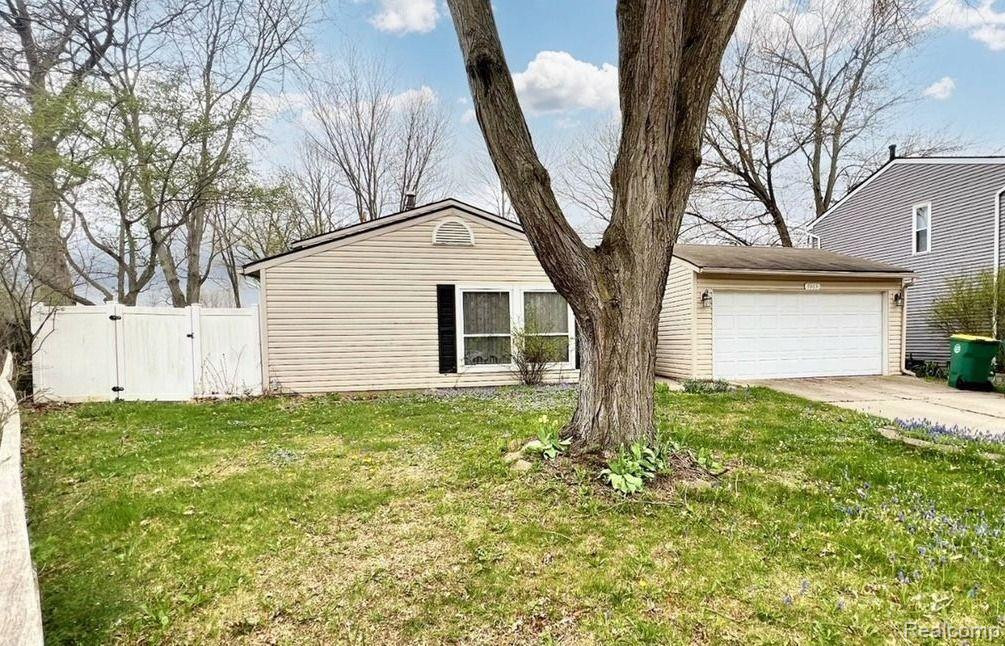5903 BIG PINE Court, Ypsilanti, MI 48197 — Photo 2