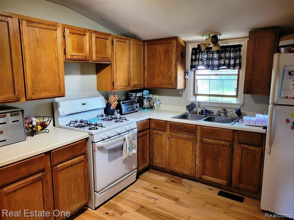 5730 Benson Street, Otter Lake, MI 48464 — Photo 9