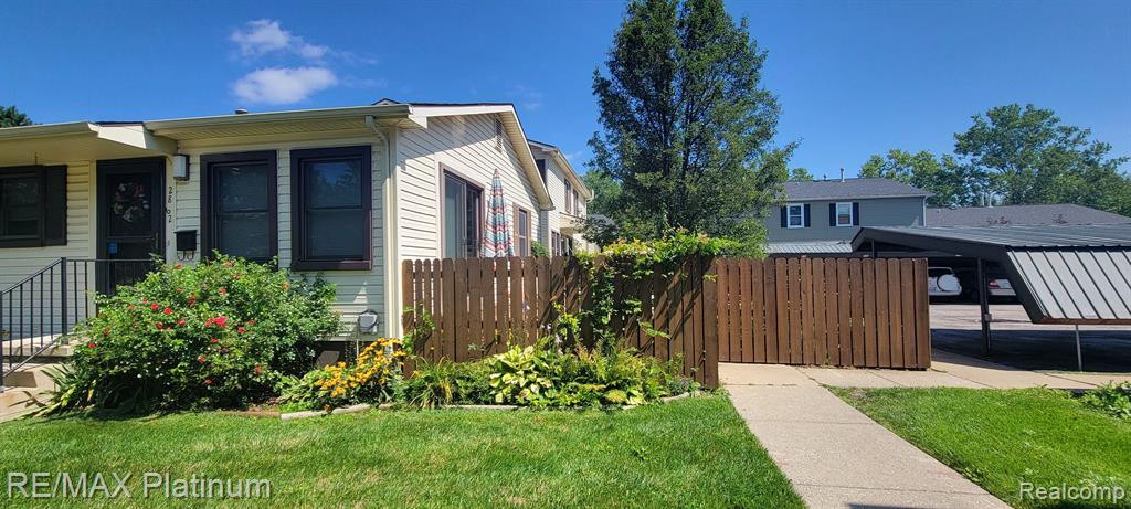 2862 ROUNDTREE Boulevard, Ypsilanti, MI 48197 — front exterior