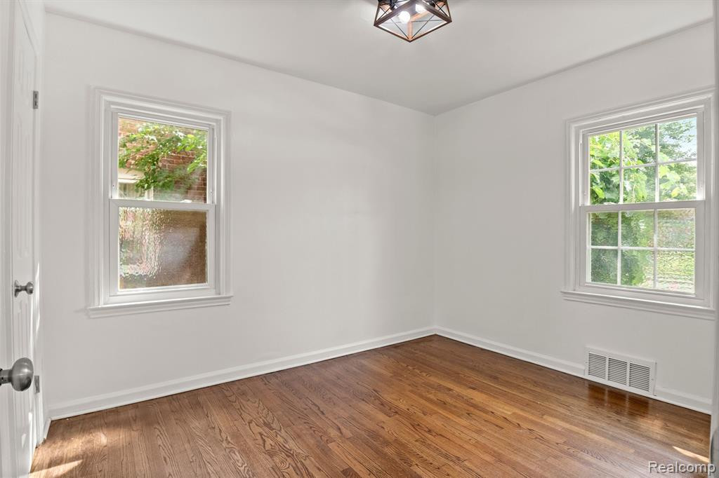 460 N FRANKLIN Street, Dearborn, MI 48128 — Photo 8