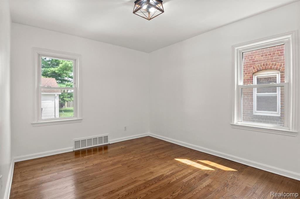 460 N FRANKLIN Street, Dearborn, MI 48128 — Photo 9