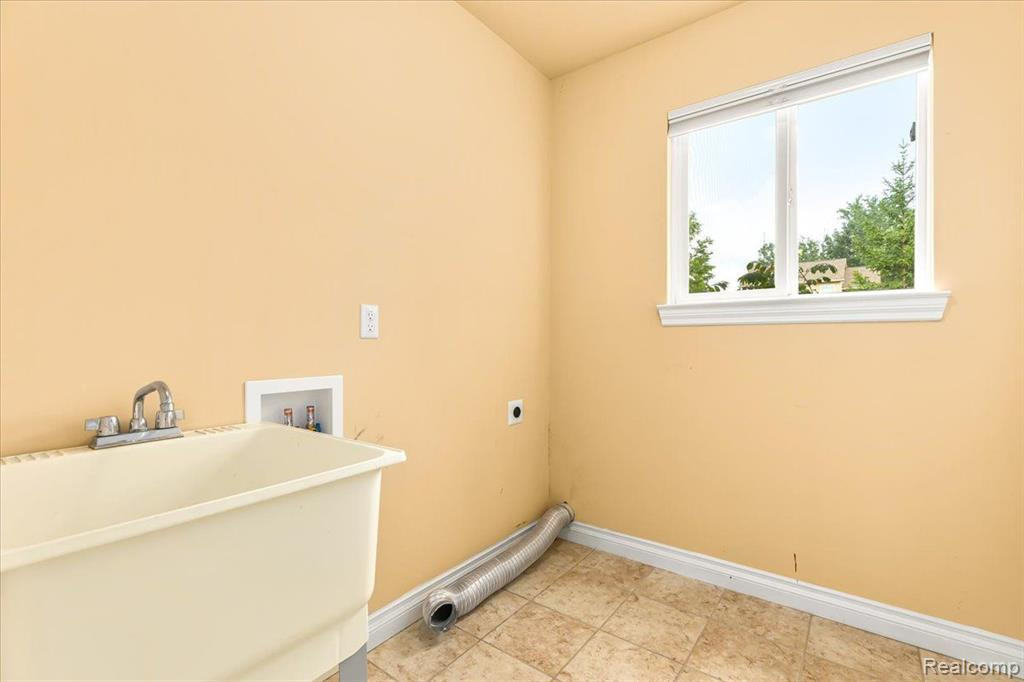 53742 SPRINGWOOD Drive, South Lyon, MI 48178 — Photo 16