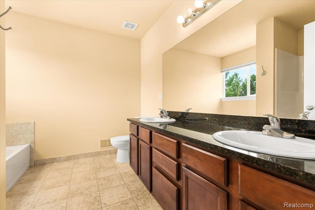 53742 SPRINGWOOD Drive, South Lyon, MI 48178 — Photo 20