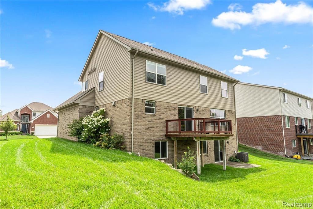53742 SPRINGWOOD Drive, South Lyon, MI 48178 — Photo 28