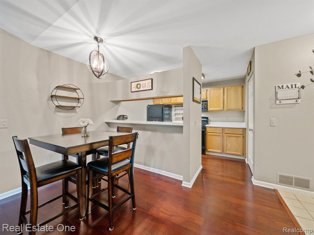 1219 CURZON Court, 201, Howell, MI 48843 — Photo 4