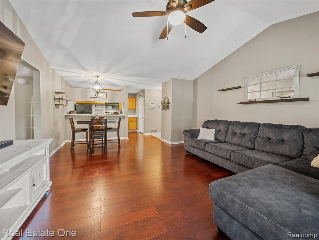 1219 CURZON Court, 201, Howell, MI 48843 — Photo 5
