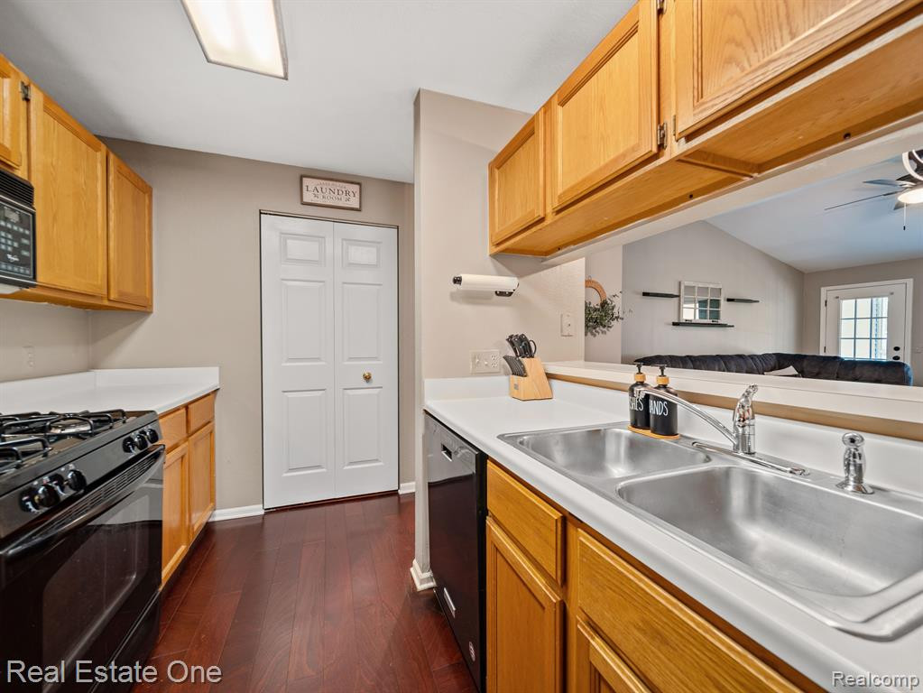 1219 CURZON Court, 201, Howell, MI 48843 — Photo 6