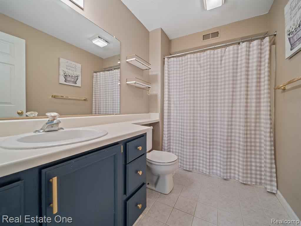 1219 CURZON Court, 201, Howell, MI 48843 — Photo 10