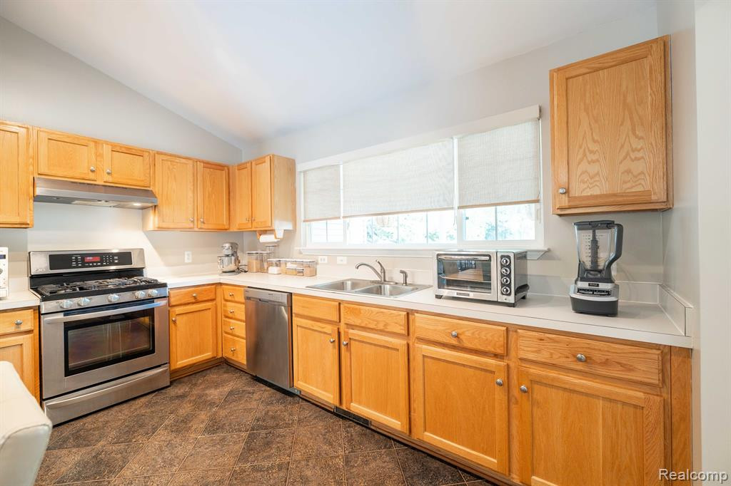 3090 LORRAINE Street, Ann Arbor, MI 48108 — Photo 8
