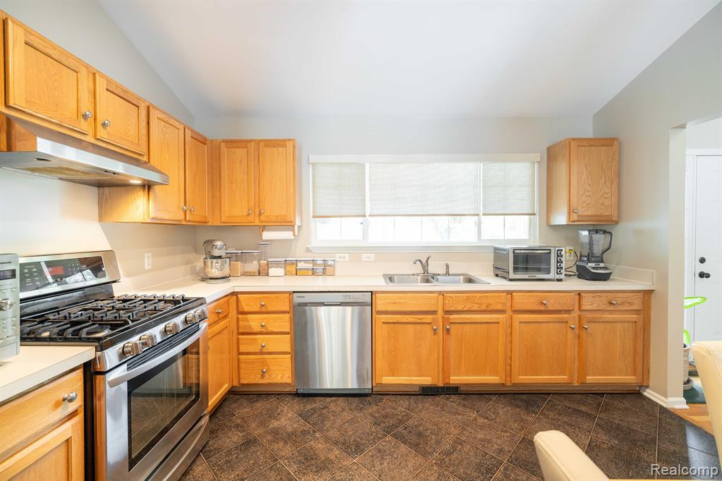 3090 LORRAINE Street, Ann Arbor, MI 48108 — Photo 9