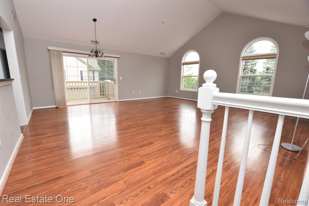 28101 CARLTON WAY Drive, Novi, MI 48377 — Photo 4