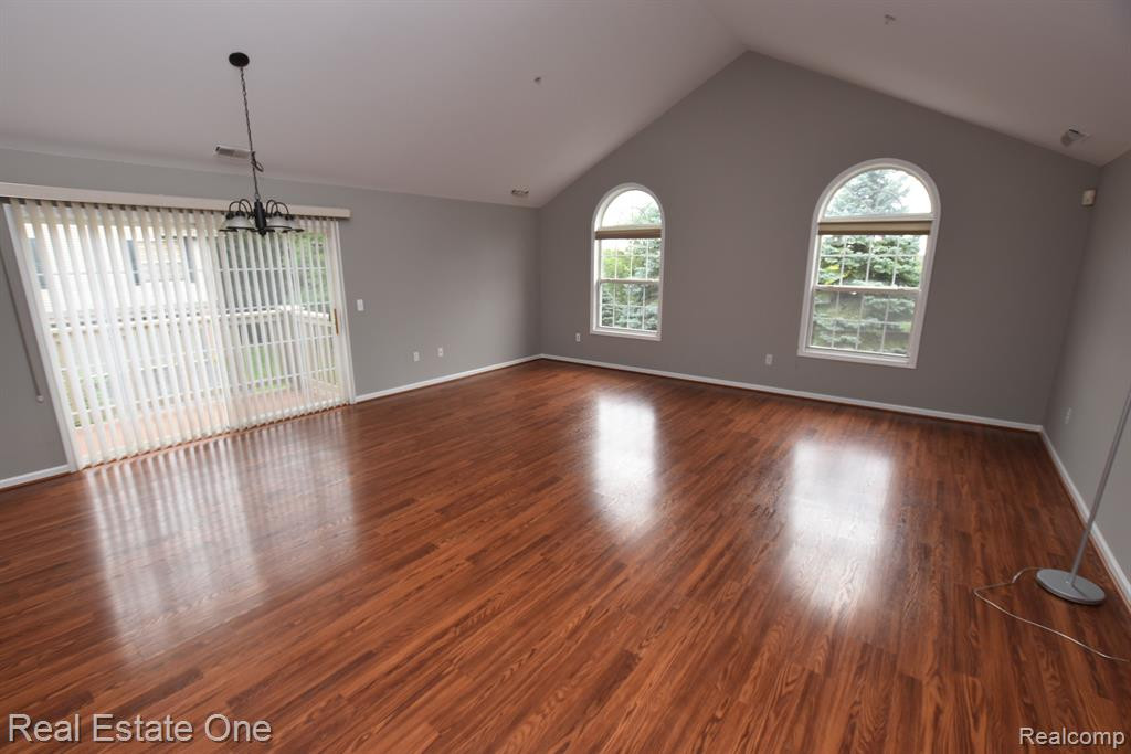 28101 CARLTON WAY Drive, Novi, MI 48377 — Photo 5