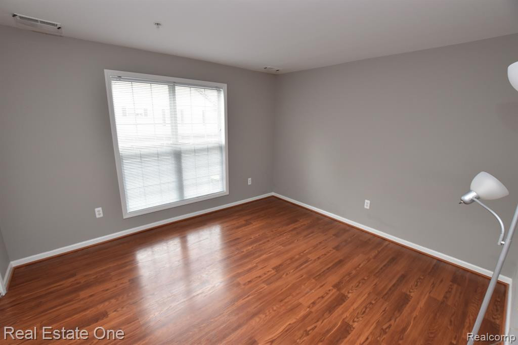 28101 CARLTON WAY Drive, Novi, MI 48377 — Photo 12