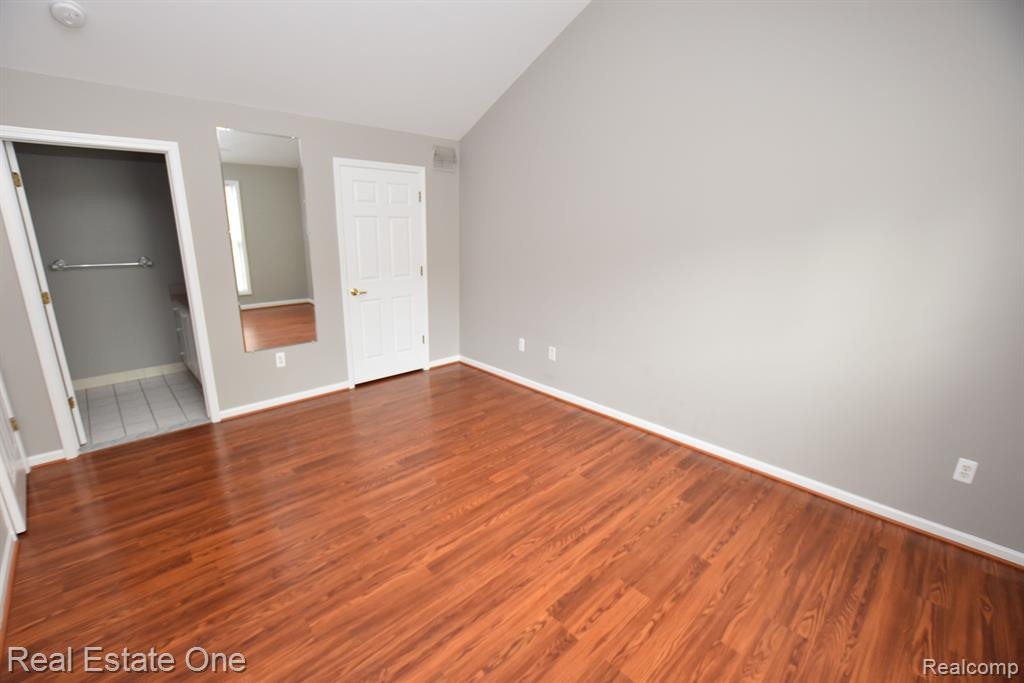 28101 CARLTON WAY Drive, Novi, MI 48377 — Photo 13