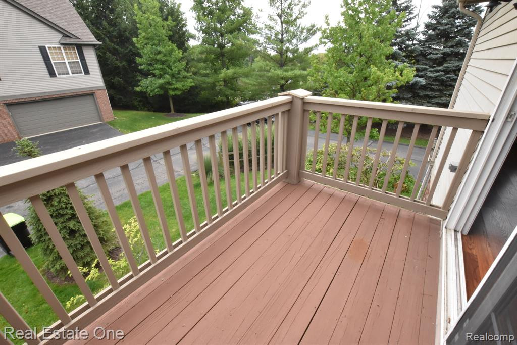 28101 CARLTON WAY Drive, Novi, MI 48377 — Photo 19