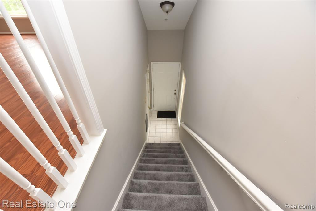28101 CARLTON WAY Drive, Novi, MI 48377 — Photo 20