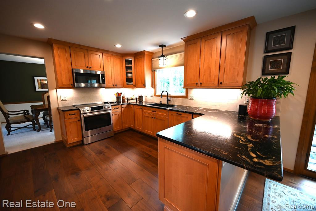 25627 SULLIVAN Lane, Novi, MI — Photo 9