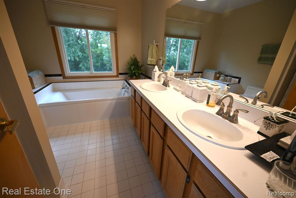 25627 SULLIVAN Lane, Novi, MI — Photo 24