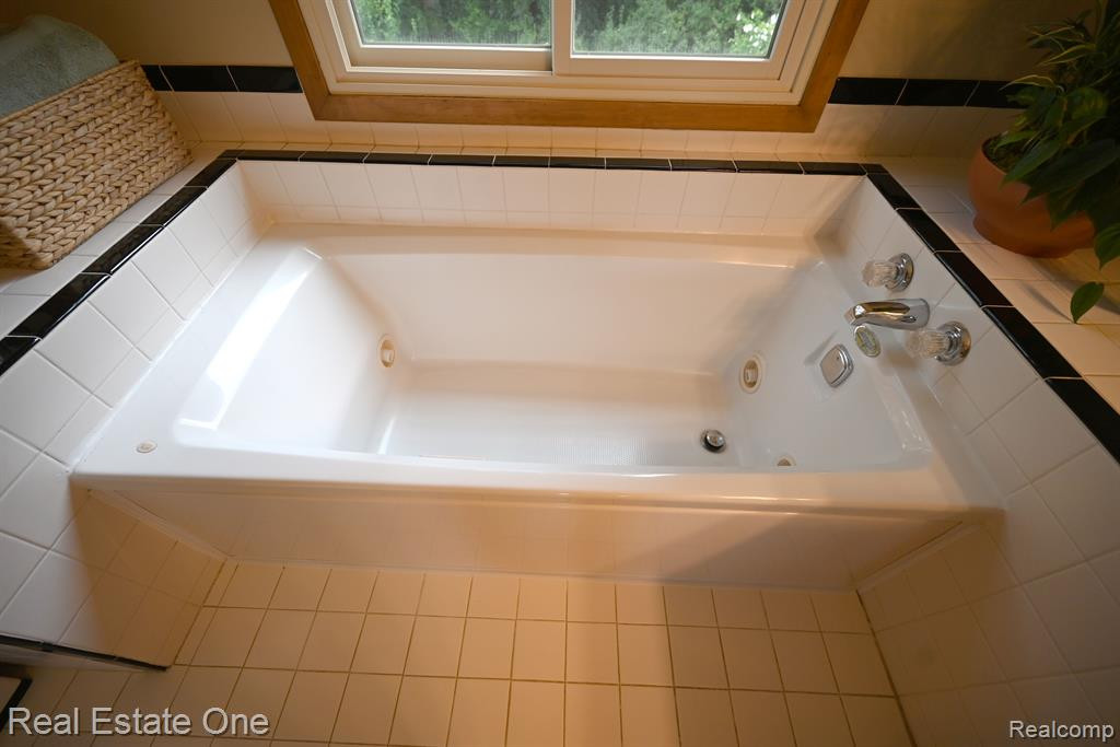 25627 SULLIVAN Lane, Novi, MI — Photo 25