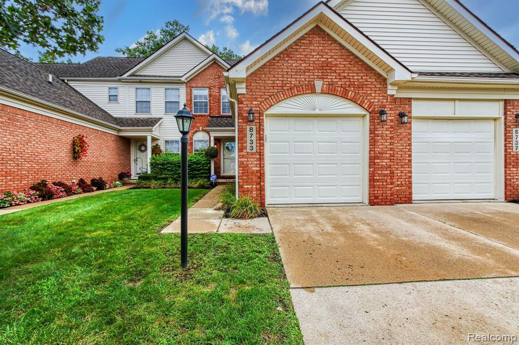 8733 HARDWOOD Drive, Belleville, MI 48111 — front exterior