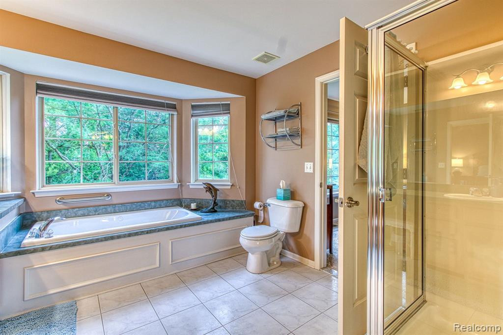 8733 HARDWOOD Drive, Belleville, MI 48111 — Photo 14