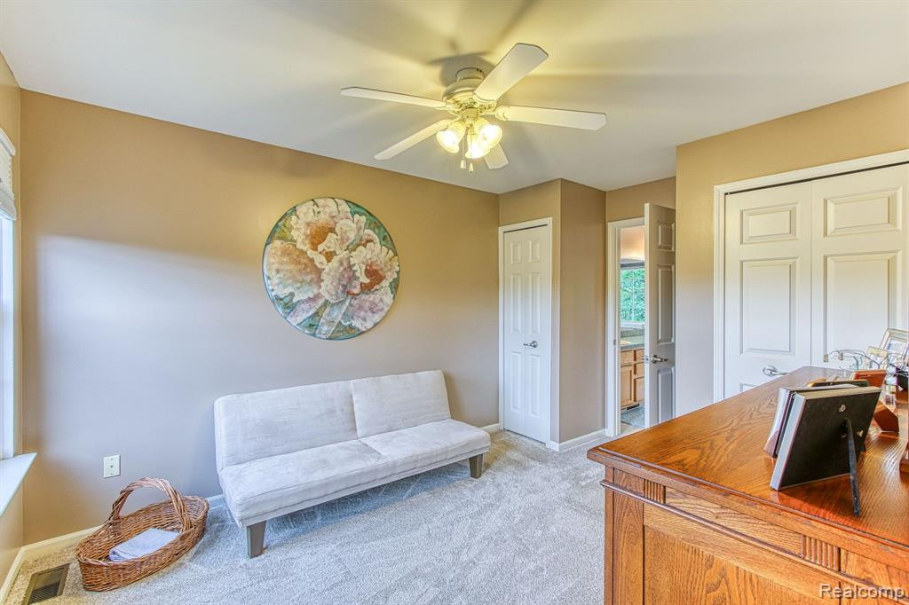 8733 HARDWOOD Drive, Belleville, MI 48111 — Photo 17