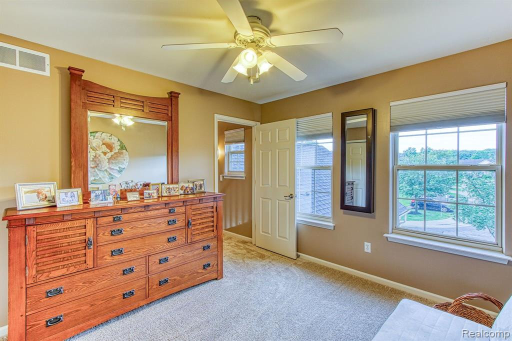 8733 HARDWOOD Drive, Belleville, MI 48111 — Photo 18