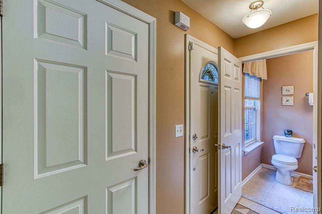 8733 HARDWOOD Drive, Belleville, MI 48111 — Photo 20