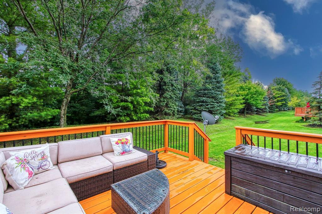8733 HARDWOOD Drive, Belleville, MI 48111 — Photo 28