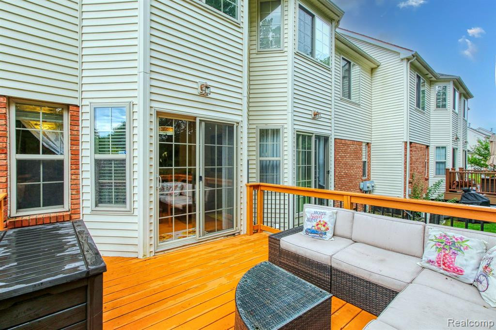 8733 HARDWOOD Drive, Belleville, MI 48111 — Photo 29