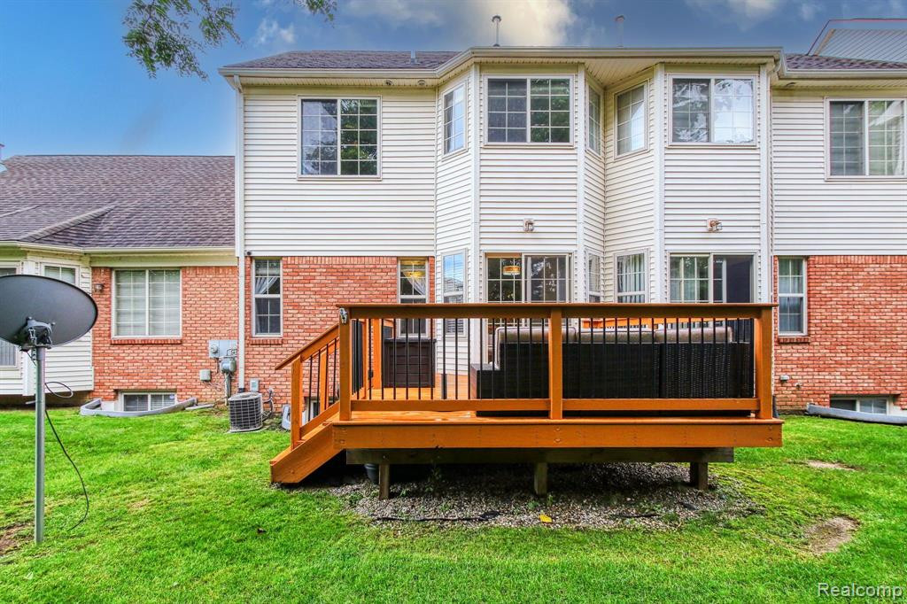 8733 HARDWOOD Drive, Belleville, MI 48111 — Photo 30