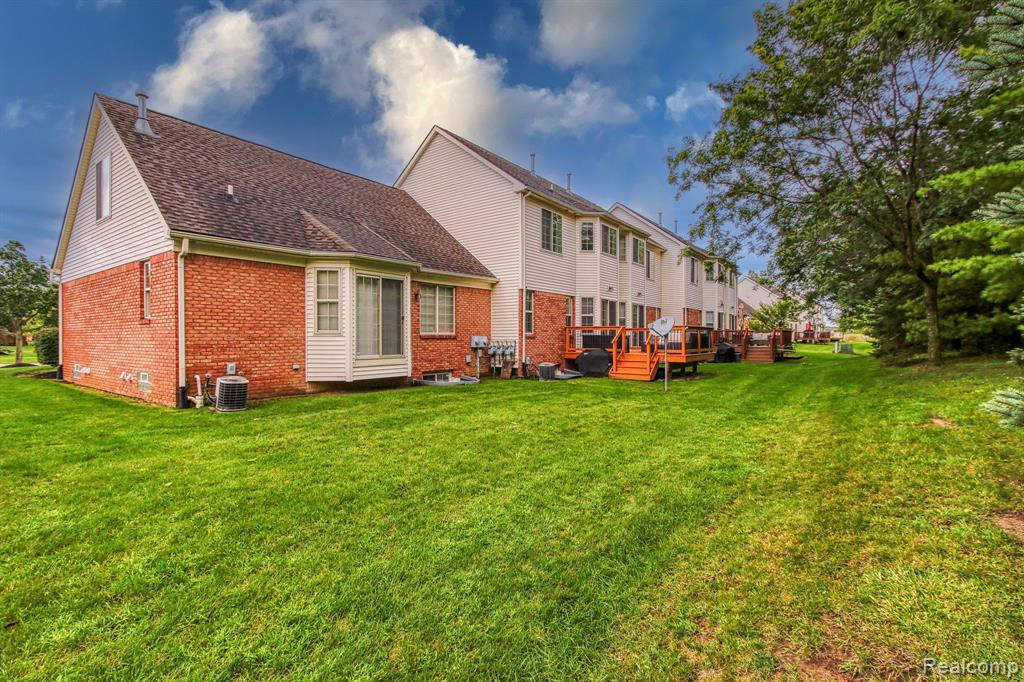 8733 HARDWOOD Drive, Belleville, MI 48111 — Photo 31