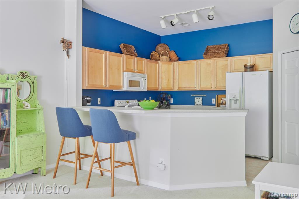 2750 S KNIGHTSBRIDGE Circle, Ann Arbor, MI 48105 — Photo 5