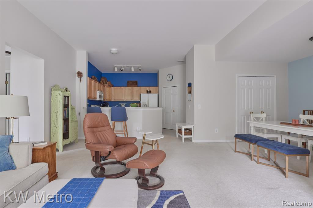 2750 S KNIGHTSBRIDGE Circle, Ann Arbor, MI 48105 — Photo 9