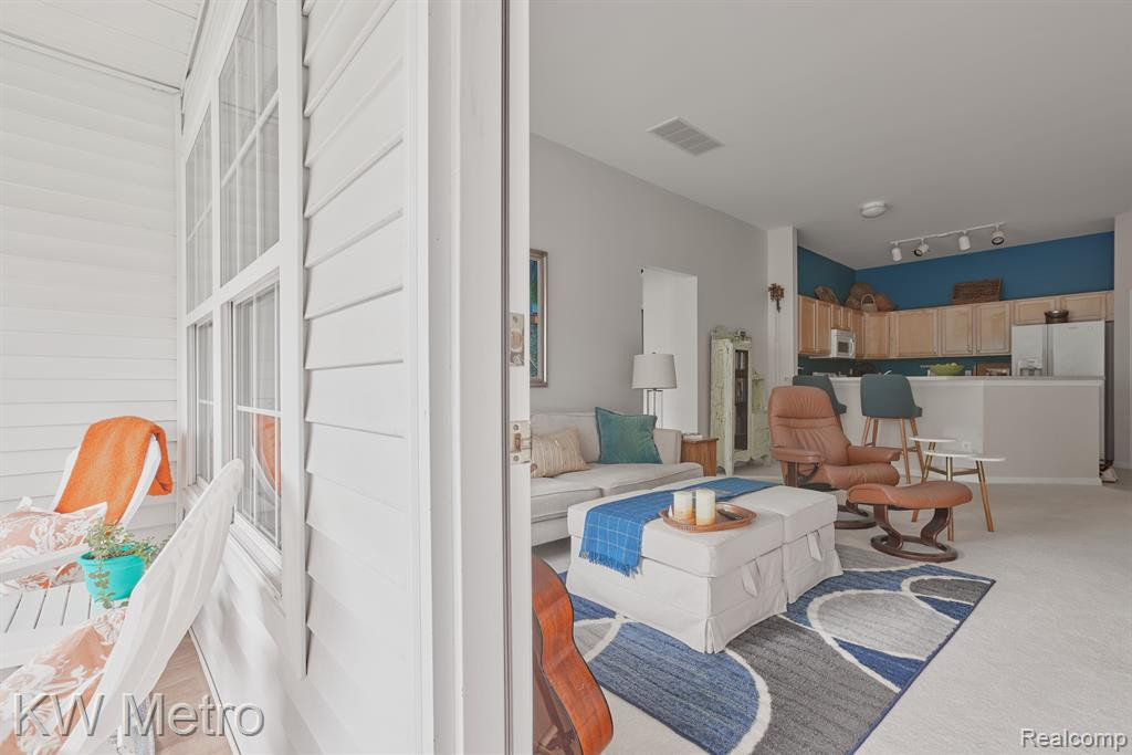 2750 S KNIGHTSBRIDGE Circle, Ann Arbor, MI 48105 — Photo 12