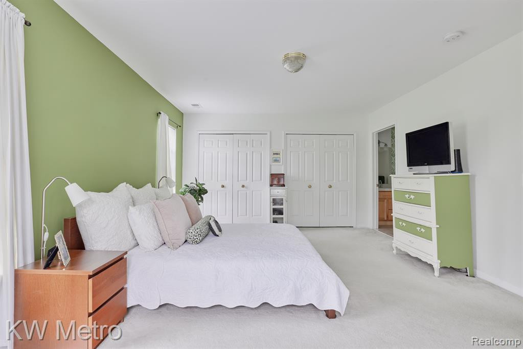2750 S KNIGHTSBRIDGE Circle, Ann Arbor, MI 48105 — Photo 15