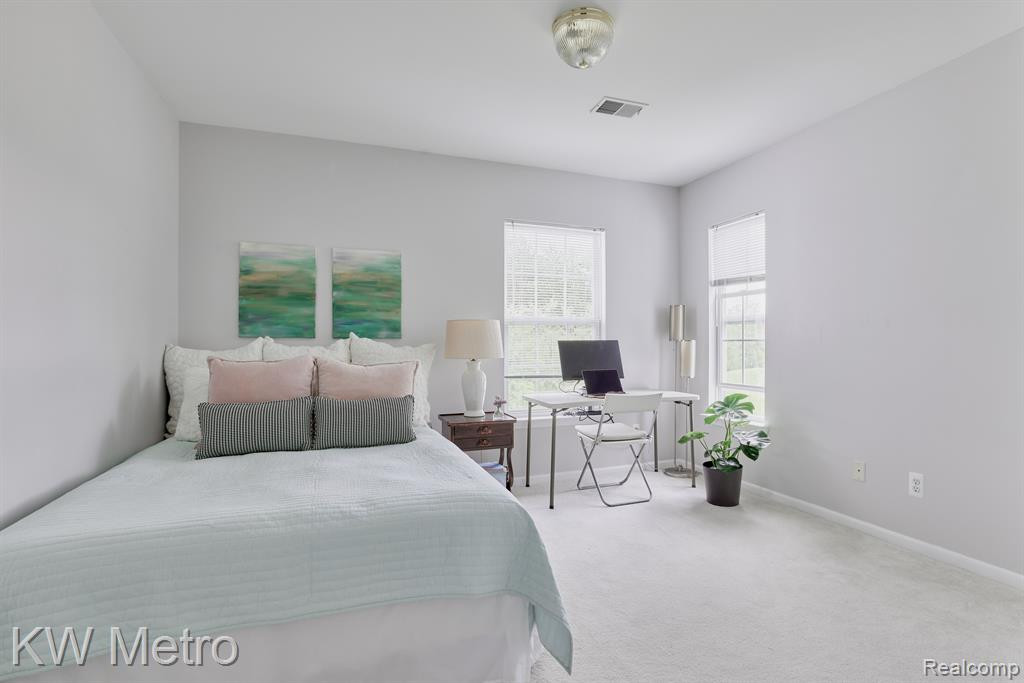 2750 S KNIGHTSBRIDGE Circle, Ann Arbor, MI 48105 — Photo 17