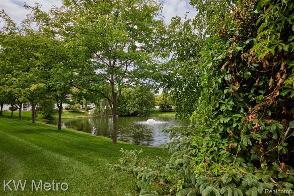 2750 S KNIGHTSBRIDGE Circle, Ann Arbor, MI 48105 — Photo 22