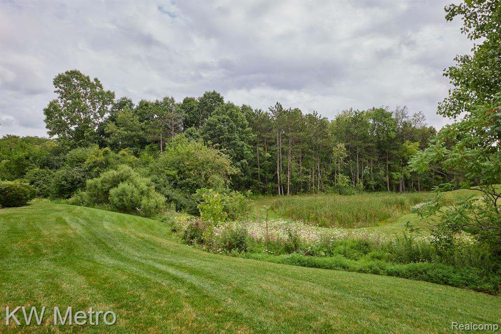 2750 S KNIGHTSBRIDGE Circle, Ann Arbor, MI 48105 — Photo 24