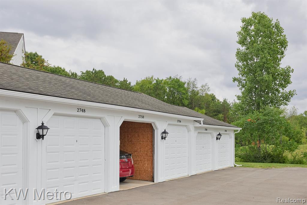 2750 S KNIGHTSBRIDGE Circle, Ann Arbor, MI 48105 — Photo 25