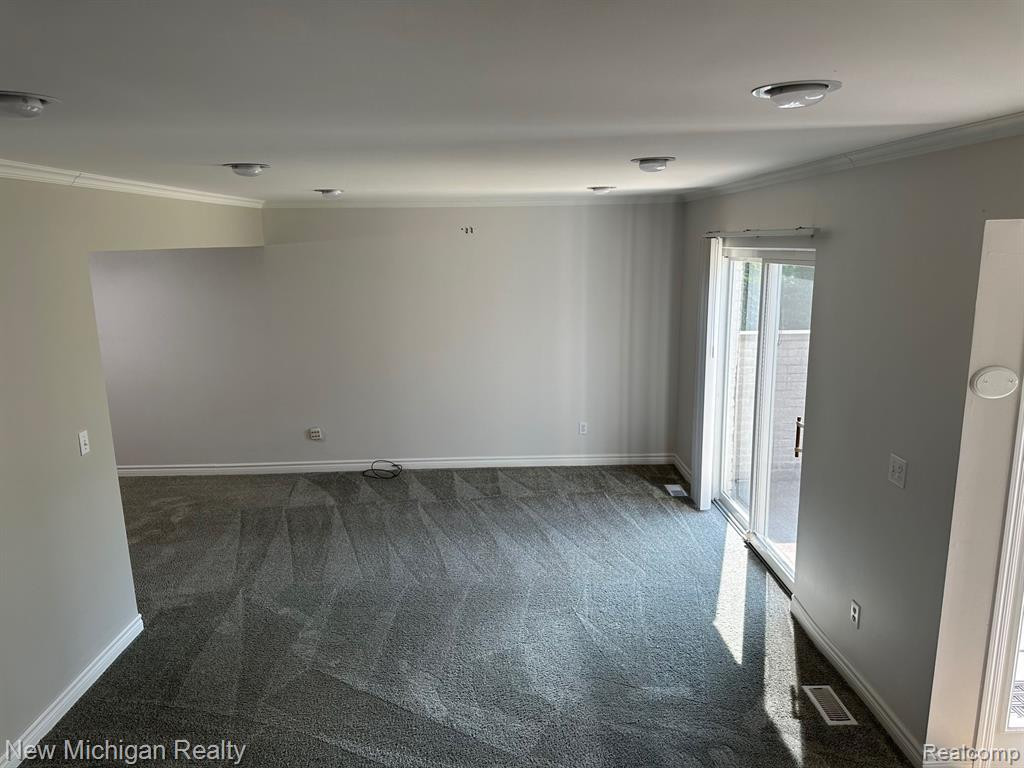 8813 GEORGE F BUNKER Boulevard, Sterling Heights, MI 48313 — Photo 5